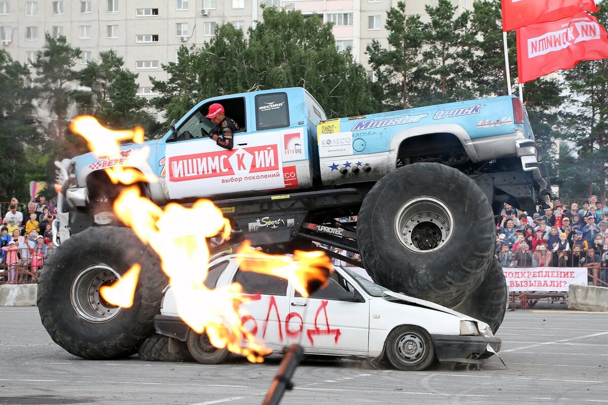 Шоу каскадеров»: огонь, трюки и уничтожение «голода» | Visit Tyumen | Дзен