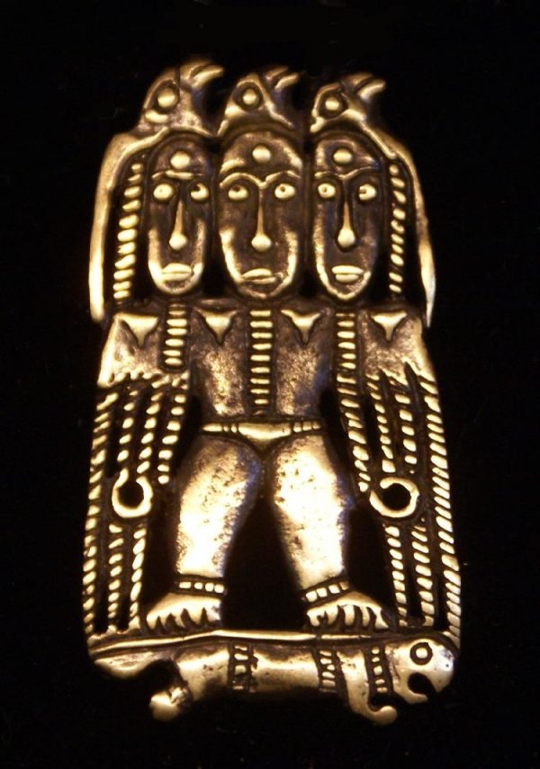 Шаман и две Рожаницы на драконе (крокодиле)