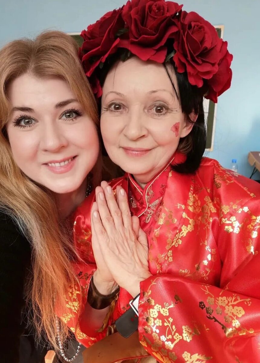 Татьяна Аксюта (справа) в наши дни, фото: @marinaantonova_teatr