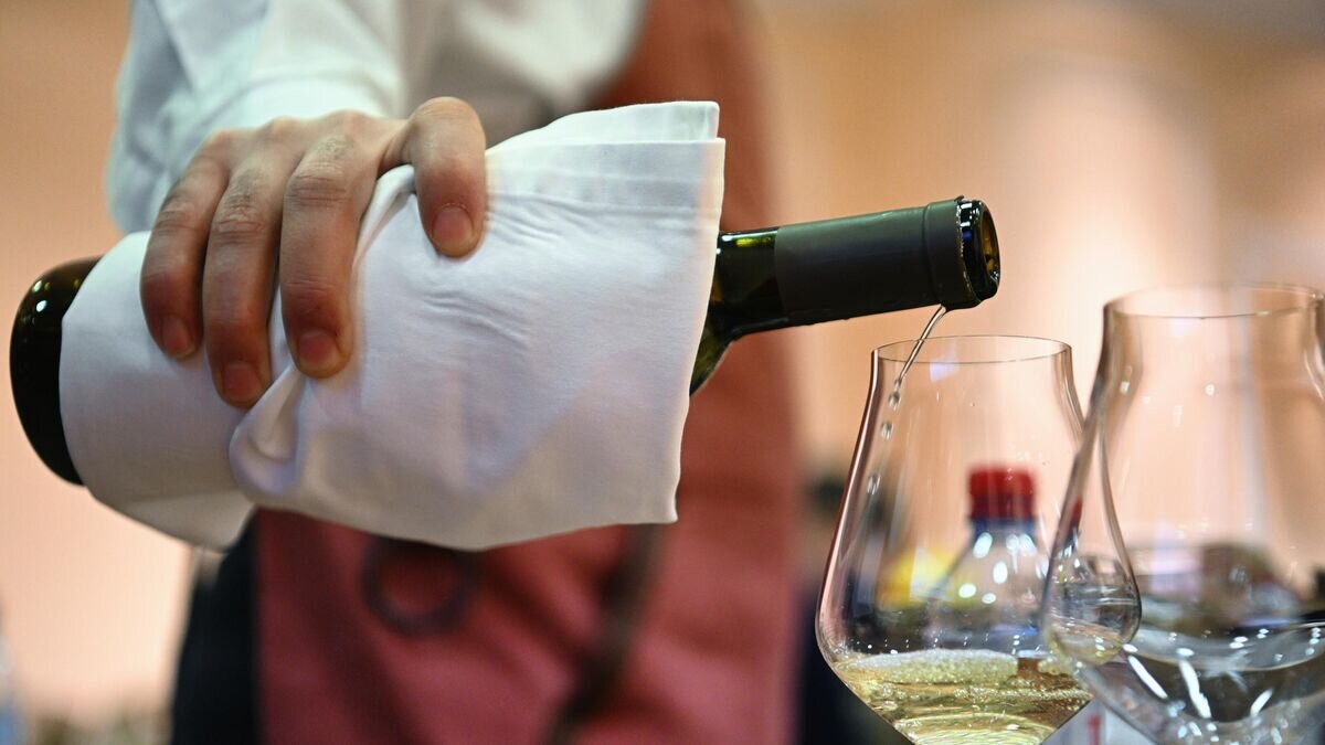    Дегустация вина на первом Российском винодельческом форуме в Москве© РИА Новости / Павел Бедняков