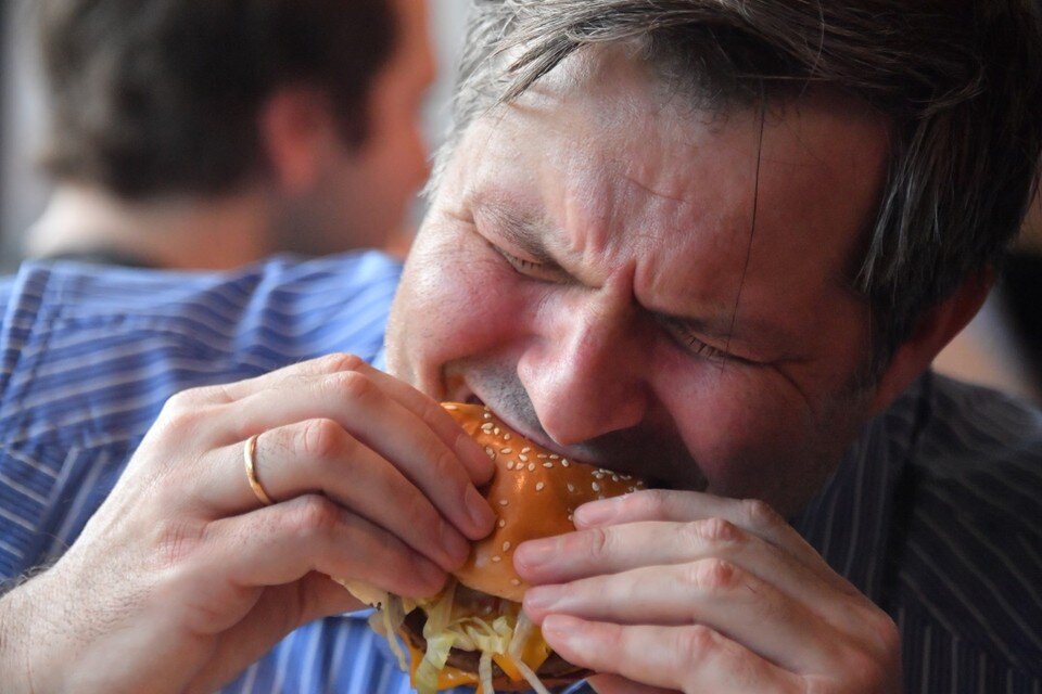     Треть опрошенных немцев отметила, что почти перестала посещать заведения общепита – от ресторанов до точек фастфуда Владимир ВЕЛЕНГУРИН