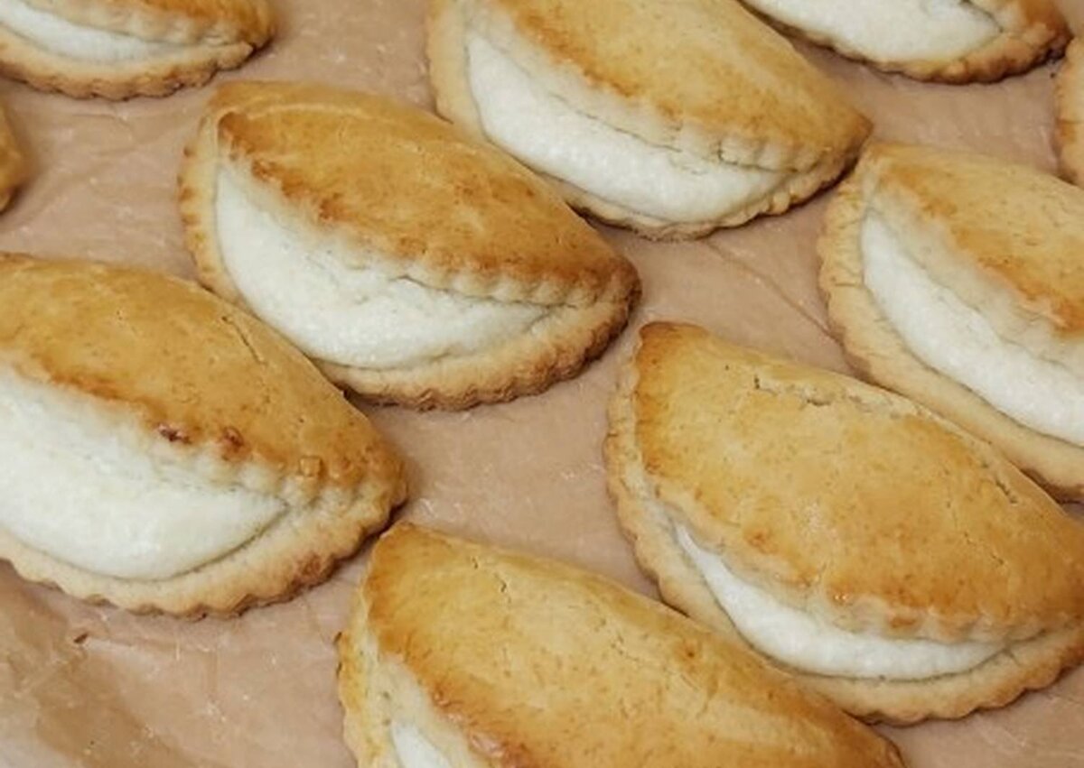 фото https://honey-way.ru/pies/socniki-s-tvorogom-posagovyj-recept.html