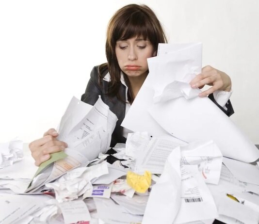 при наличии двух выпускных классов может скопиться до 100 листов формата А4