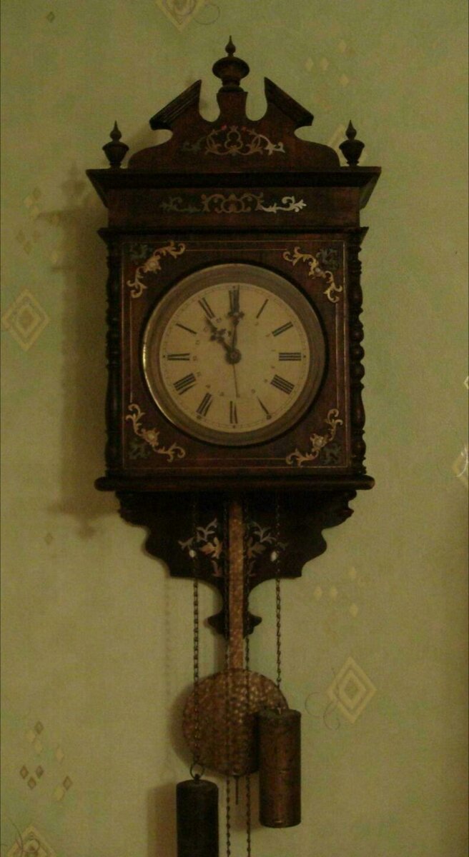 Старые ходики.