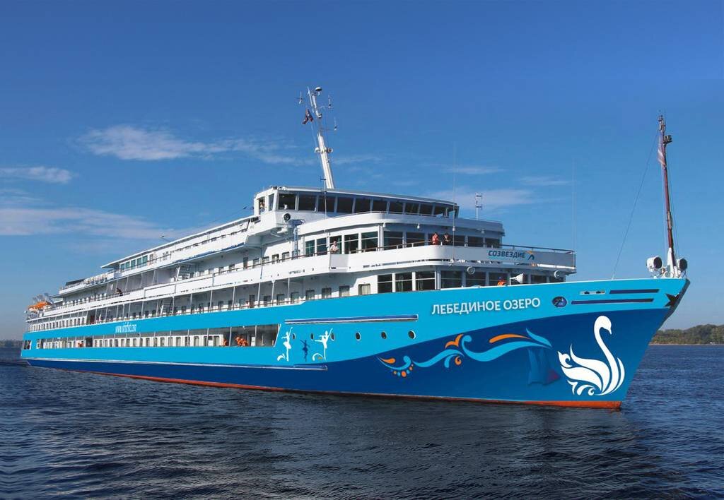 Теплоход "Лебединое озеро"