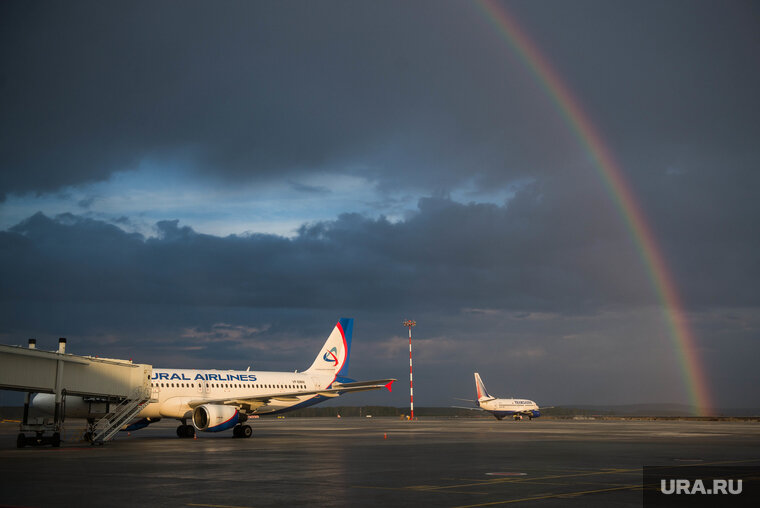    После ЧП самолет увезут с поля и восстановят (архивное фото)