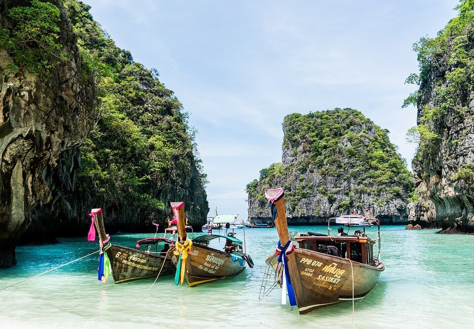 взято из https://cdn.pixabay.com/photo/2016/06/12/03/48/thailand-1451382_960_720.jpg