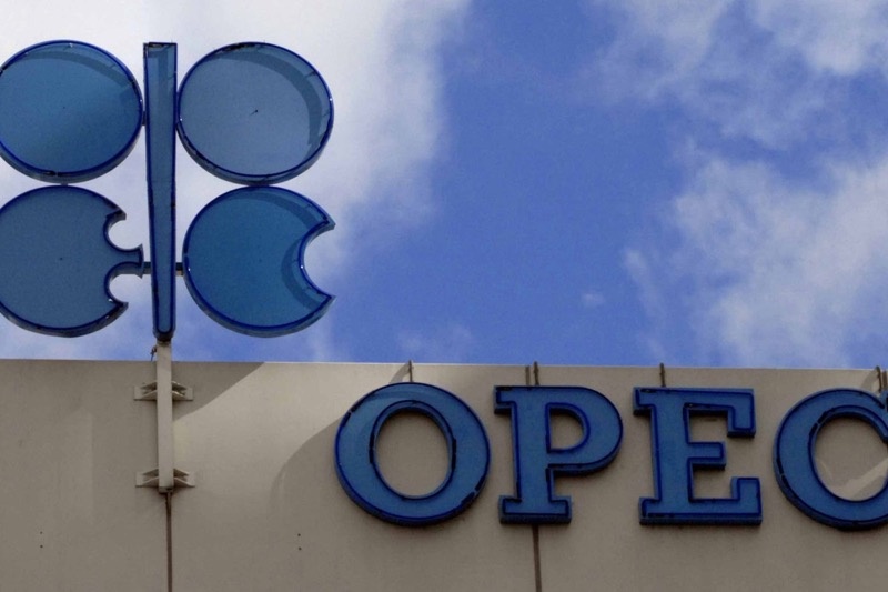 В феврале 2019 года мировые запасы нефти по предварительным данным снизились, но оставались на 7,5 млн баррелей выше среднего значения за последние пять лет. В марте ОПЕК выполнил сделку ОПЕК+ на 154%, снизив добычу на 1,25 млн б/с по сравнению с уровнем октября 2018 года.