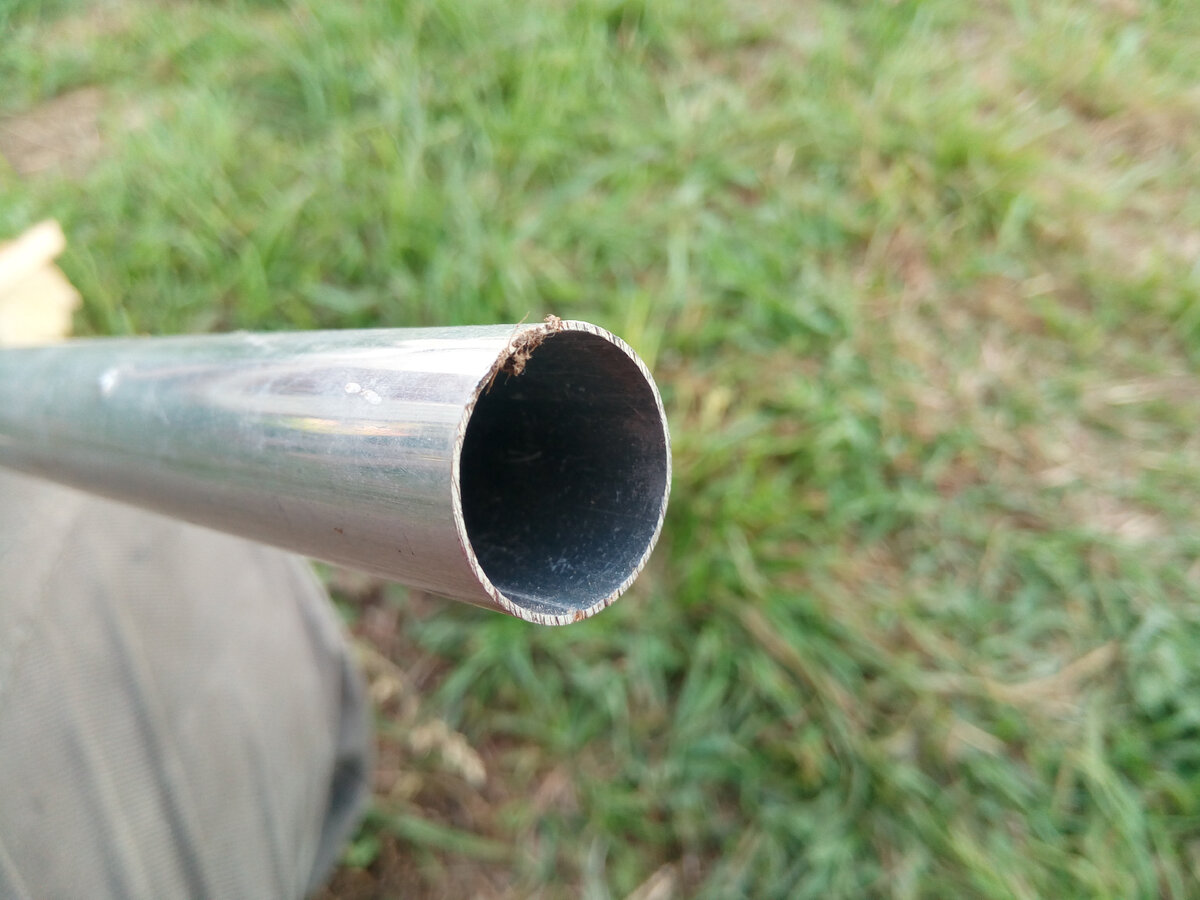 Лёгкая тонкостенная трубка.