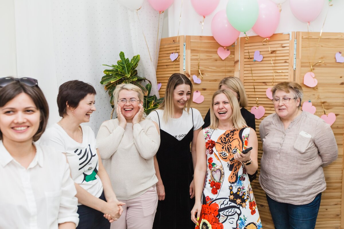 Любительницы шитья собрались вместе! Нам весело!