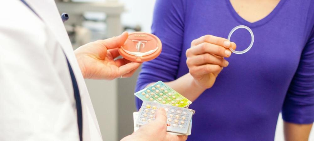 Чтобы понять, нужно ли предохраняться при климаксе, если нет месячных, следует подробно ознакомиться с климактерическими изменениями, затрагивающими почти все органы и системы женщины.