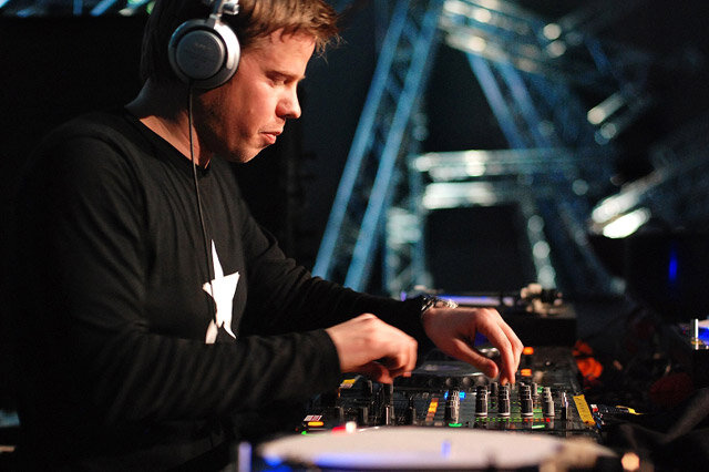 источник - http://diastyle.ru/music/ferry-corsten#/