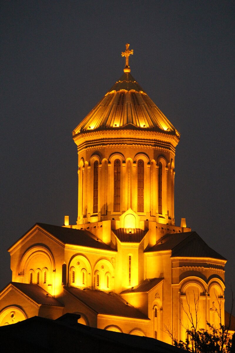 Грузия. Тбилиси. Собор Пресвятой Троицы. Дата съемки: 27.07.2018.