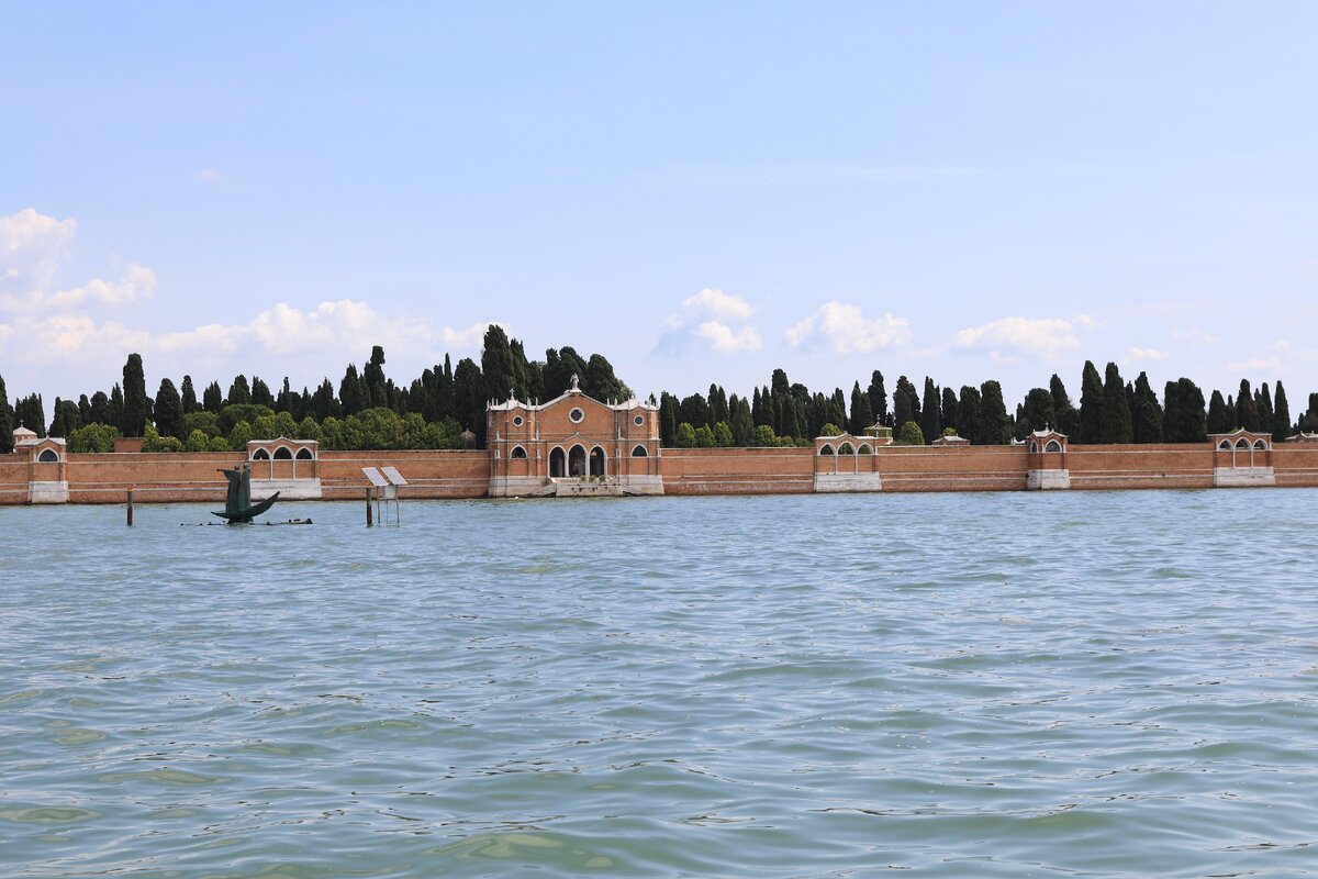 Вид на о. Сан Микеле ( фотография автора)