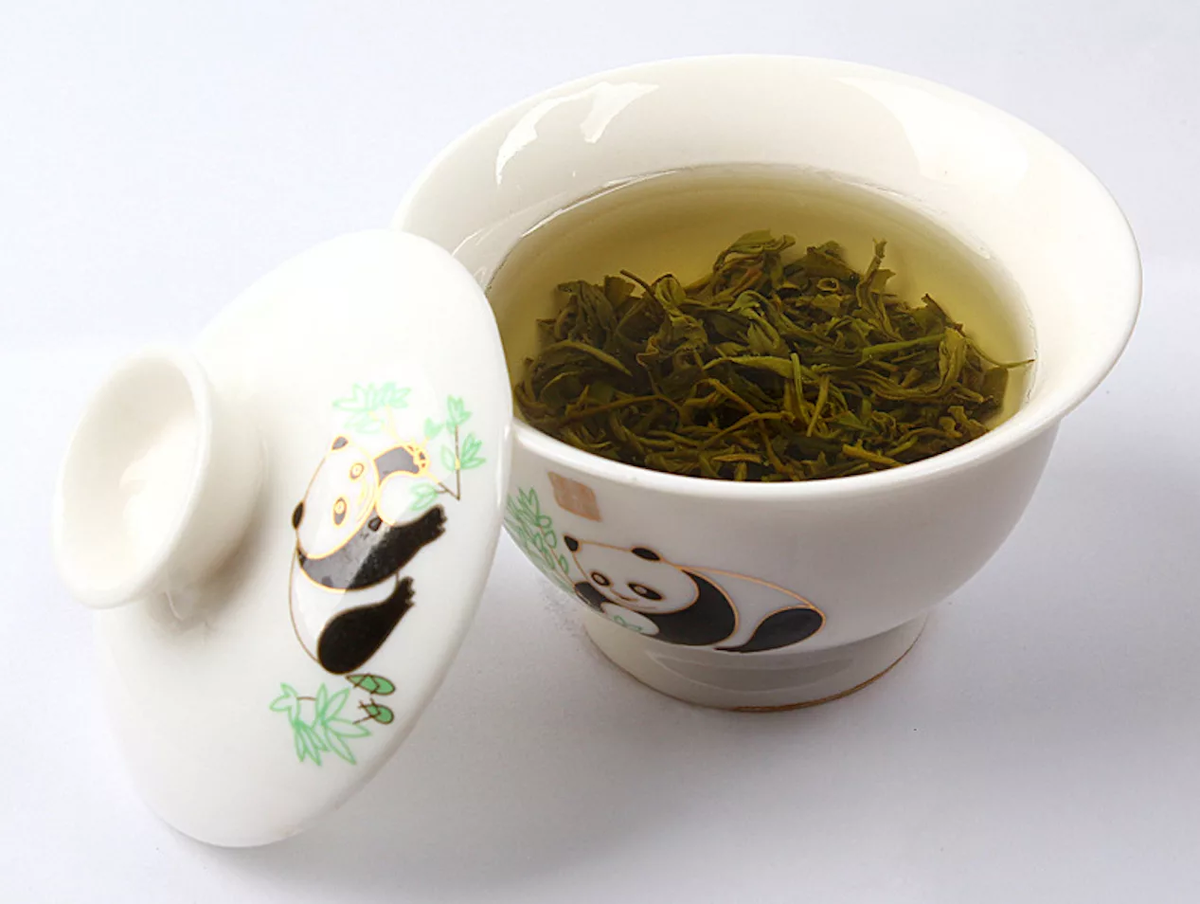 Panda dung чай. Green Panda чай. Зеленый чай. Китайский зеленый чай в чашке.