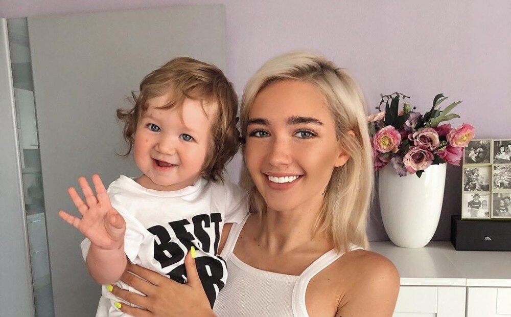 Мальчик очень хорошенький. С мамой Катей