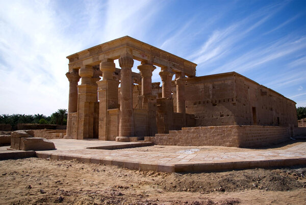 Храм в Хибисе в оазисе Харга, основанный фараоном Псамметихом II. Источник фото:  http://egyptopedia.info/p/1797-psammetikh-ii 