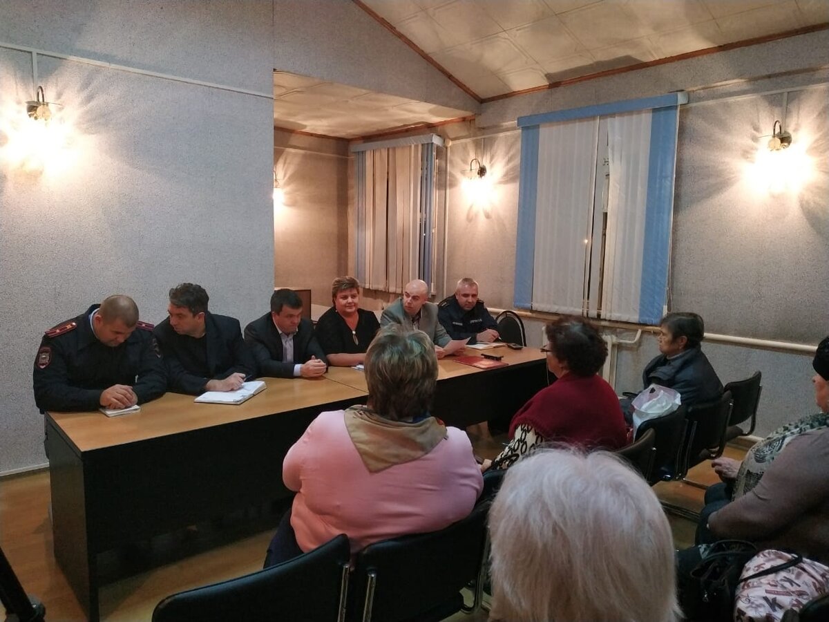                 Во вторник, 19 ноября 2019 года временно исполняющий обязанности начальника 213 пожарной части Ленинского территориального управления силами и средствами ГКУ МО «Мособлпожспас» Сергей Стёпин провел занятие с председателями уличных комитетов микрорайона Востряково городского округа Домодедово по противопожарной безопасности. Василий Филипенко, 
старший эксперт по ВР и работе со СМИ Ленинского ТУ   #Ленинское 

