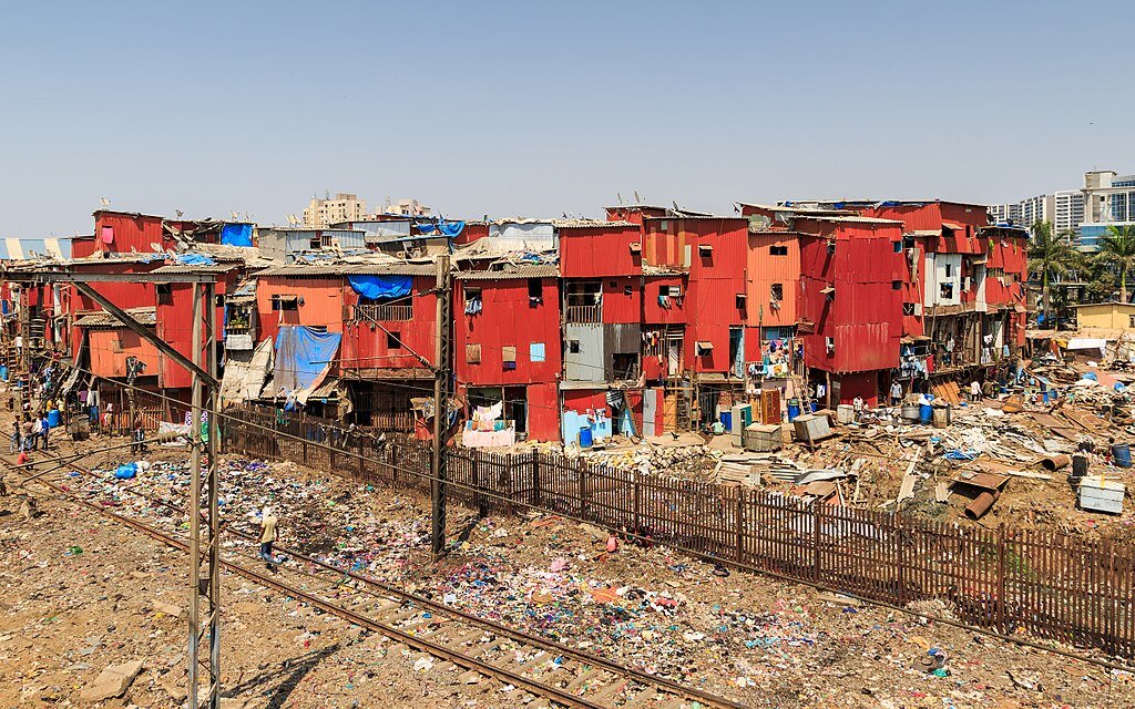 https://upload.wikimedia.org/wikipedia/commons/thumb/d/de/Mumbai_03-2016_105_Bandra_station_surroundings.jpg/1024px-Mumbai_03-2016_105_Bandra_station_surroundings.jpg
