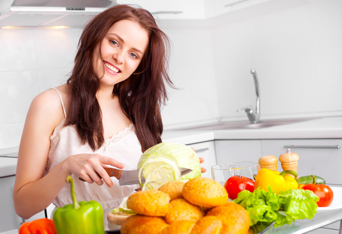 Девушка со здоровой едой. Здоровое питание девушка. Спортивная девушка с едой. Здоровое питание для похудения. Девушка с едой.