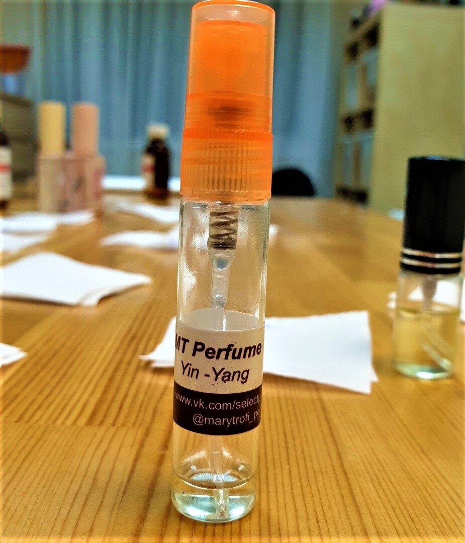 рабочий тестер с парфюмом (фото автора)