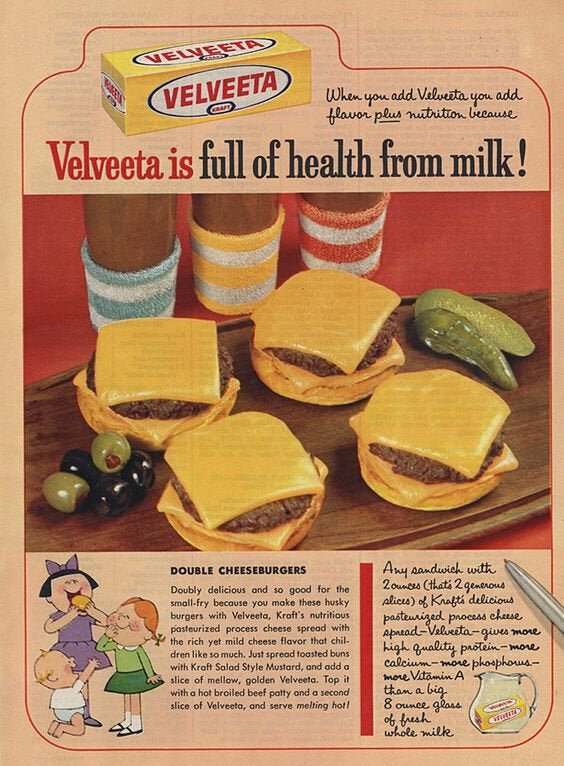 Оно сводит меня с ума. Эта реклама сыра из 1968 года. Что это за штуки на заднем плане, которые выглядит так, будто на них надеты носки?