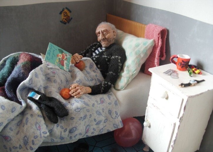 В доме престарелых. Волонтеры приезжали. 