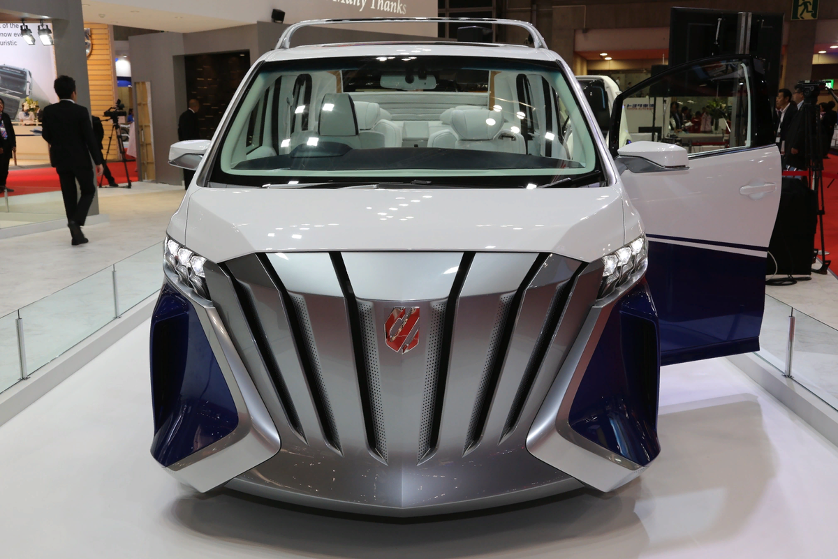 Toyota Alphard Hercule. Фотография взята с сервиса Яндекс Картинки 