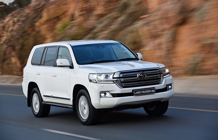 5 автомобилей с российского рынка, «прожорливость» которых не входит ни в какие рамки.