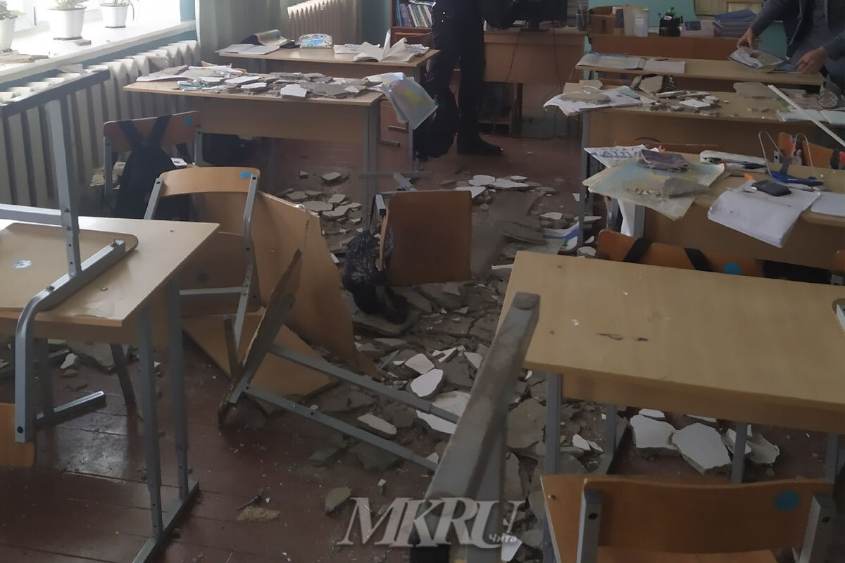 Сош 40 чита. Потолок упал в школе. 29 Школа Чита. Школа 40 Чита. Школа 30 Чита.