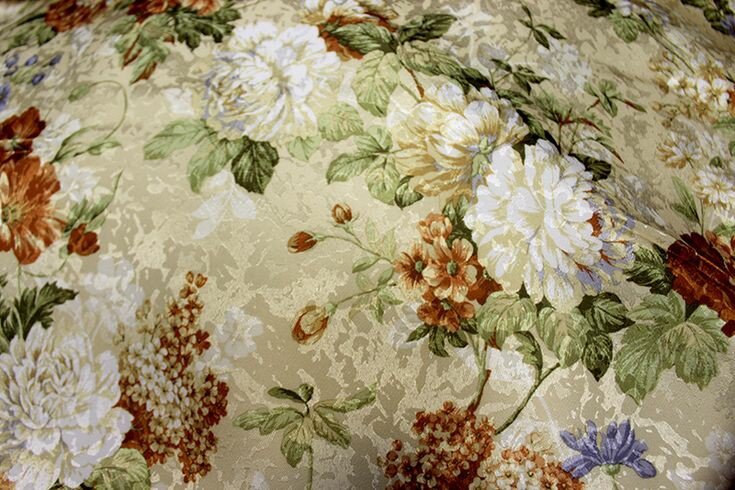 Изящное ,красивое , всегда в моде будет изделие из гобелена 