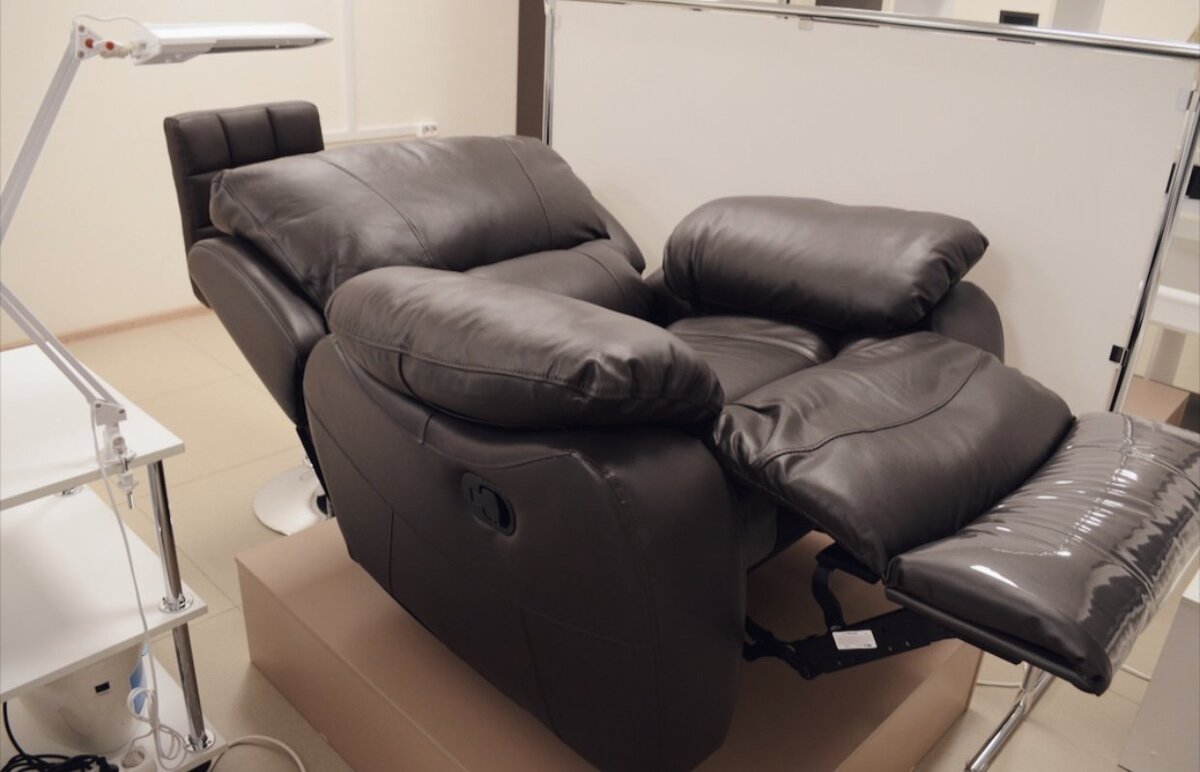 Кресло для наращивания ресниц.