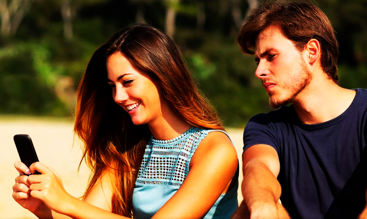 Екатерина: Помогите мне, пожалуйста, Сергей, я просто уже не знаю, что мне и делать…
Год назад я познакомилась с парнем, на 9 лет старшего от меня. Ему 35, ну а мне 26. У нас было всё прекрасно, любовь, цветы, конфеты, внимание и тому подобное. Последнее время, он мне не верит и не доверяет, всё время подозревает в измене, хоть это далеко не так. Я его очень сильно люблю, и он мне действительно дорог. Но эти сцены ревности уже надоели. Есть выход разойтись, но не можем, потому что любим друг друга сильно. Что с этим делать? Как доказать, что я верна только ему и люблю одного только его…!??