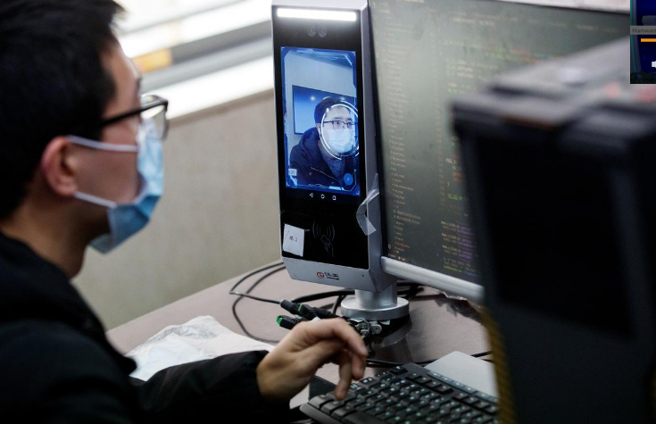 Пока бушует коронавирус, в Китае учатся жить в условиях новой реальности, разрабатывая уникальную технологию идентификации даже через прикрывающее лицо медицинскую маску.-2
