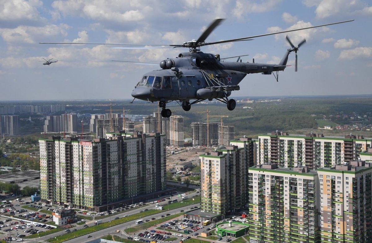 Вертолет над столицей