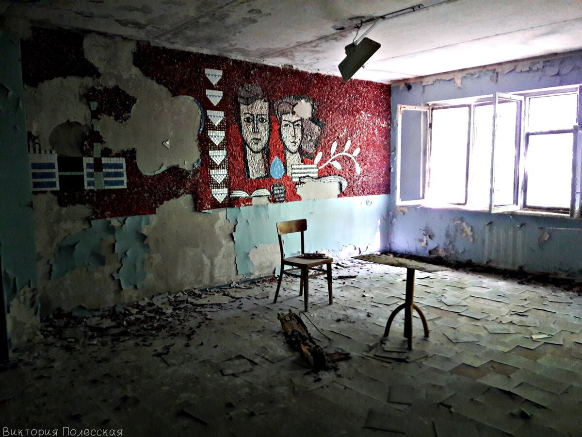 Заброшенный техникум в городе-призраке Припять: пустые кабинеты и парты