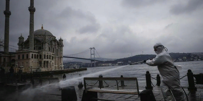 Источник: https://ahvalnews-com.cdn.ampproject.org/c/s/ahvalnews.com/turkey-coronavirus/istanbul-learns-live-behind-closed-doors-voa?amp