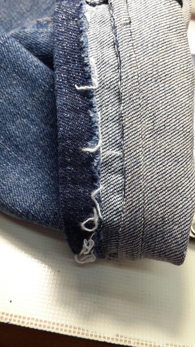 Видео как подшить джинсы с сохранением фабричного