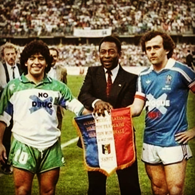 Марадона против наркотиков, Платини - против коррупции, а Пеле просто мимо проходил