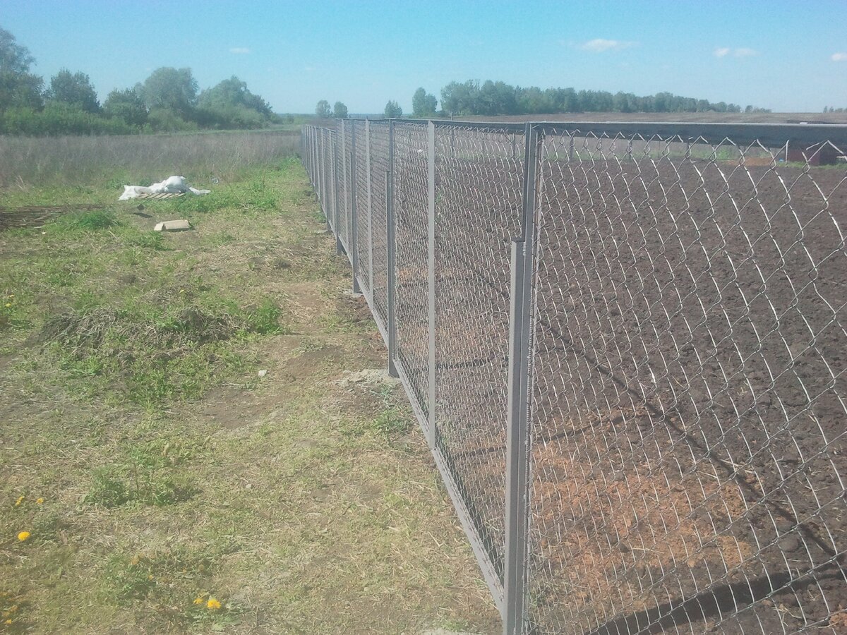 ТБС Заборы - забор из сетки рабицы в рамке высота 1,5 м.