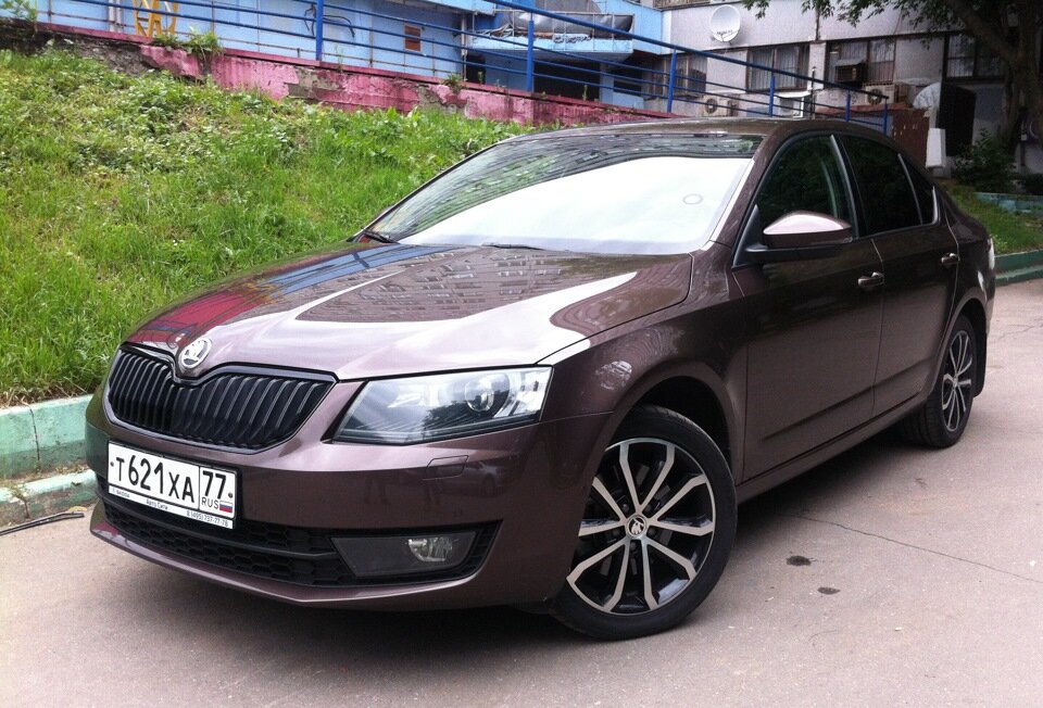 Шкода черного цвета. Skoda Octavia a7 коричневая. Коричневая Шкода актавия а7.