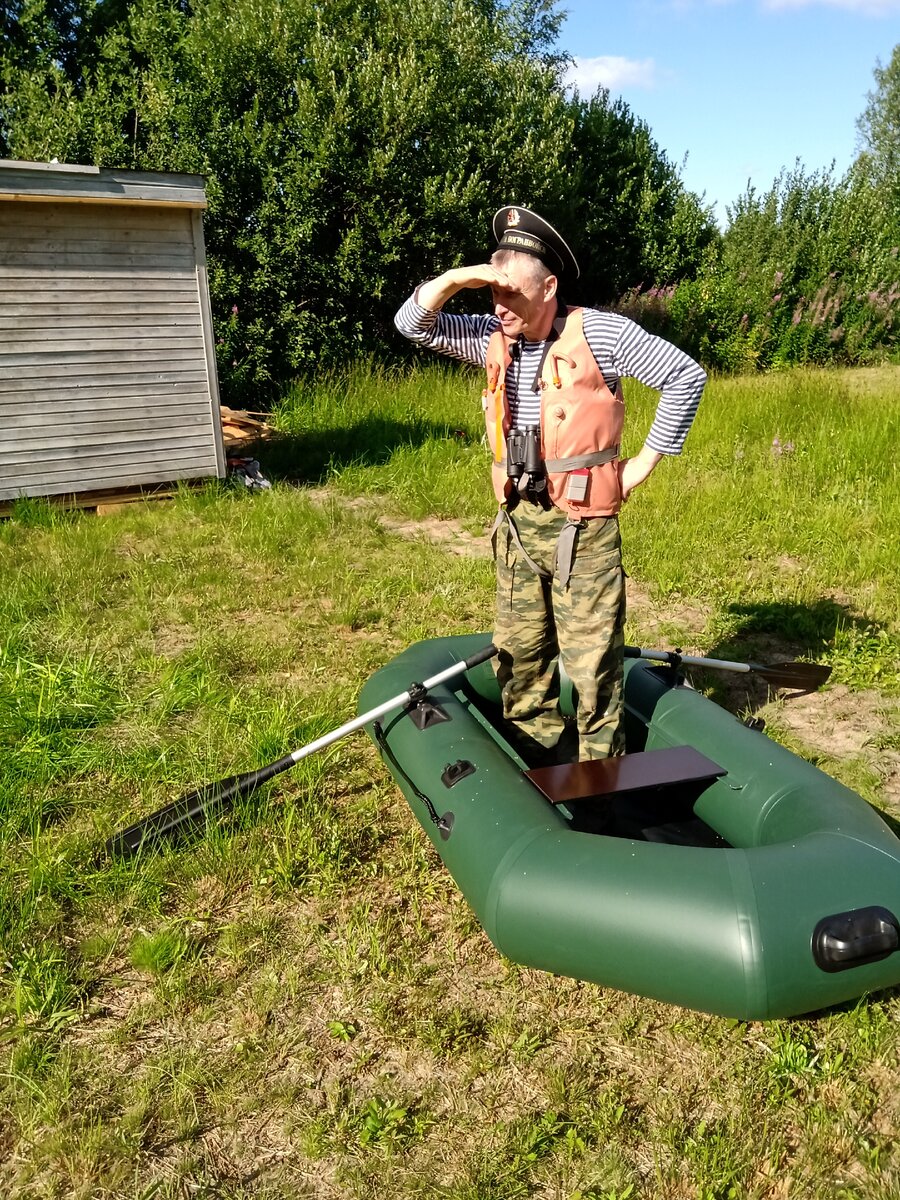 А что остаётся делать! Только плыть по суше! Фото прошлогоднее.