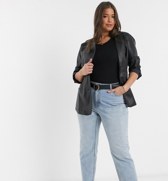 Здесь мы видим классику. Но она очень актуальна и по сей день. Главное, вы можете привнести индивидуальности такому образу просто добавив интересную сумку и свои украшения. Например, крупное кольцо.