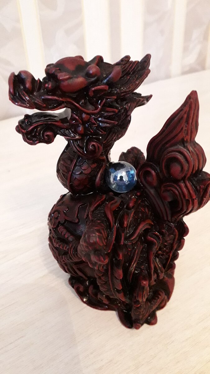 Дракон - высшее мистическое существо. Листайте вправо