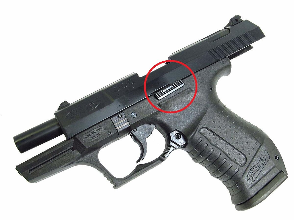 Затвор в крайнем положении и рычаг сброса затворной задержки