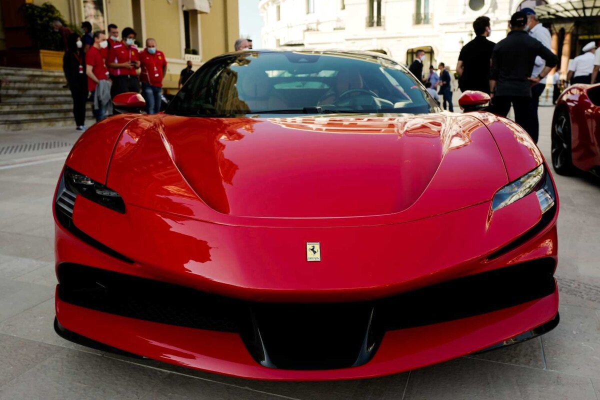 Ferrari, изображенный в Монако. Фото: VALERY HACHE / AFP