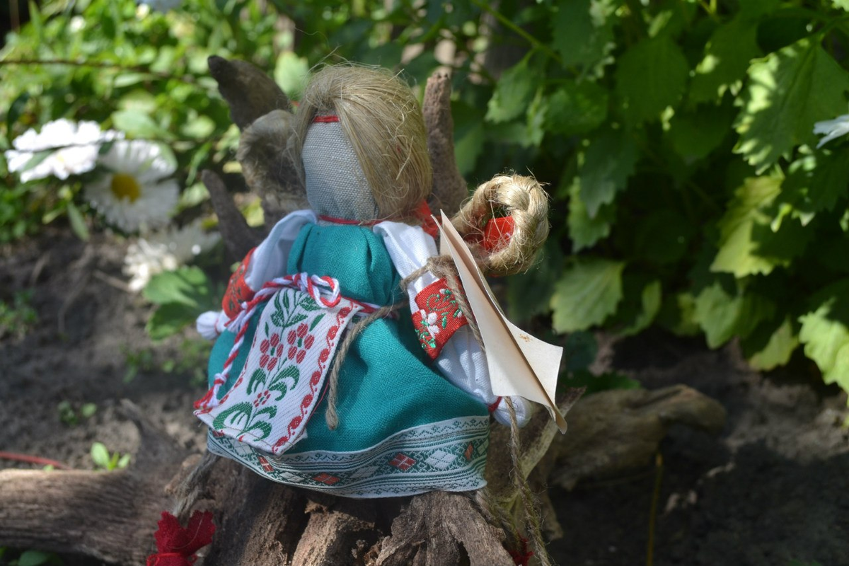 В Тюмени развернули крупнейшую за Уралом сеть благотворительных боксов - специальных пунктов, куда каждый желающий может сдать ненужную одежду в хорошем состоянии. Уникальный тюменский проект вошел в топ-10 успешных примеров социальных инвестиций Уральского Федерального округа. 
