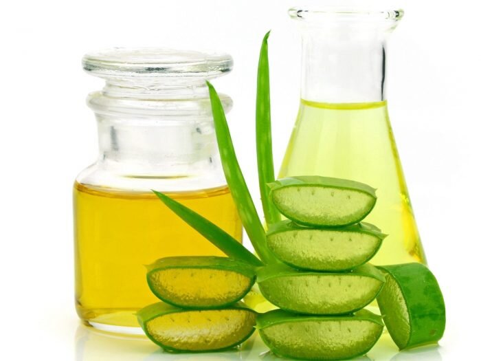 Сок алоэ смешивают с медом, маслами и другими ингредиентами