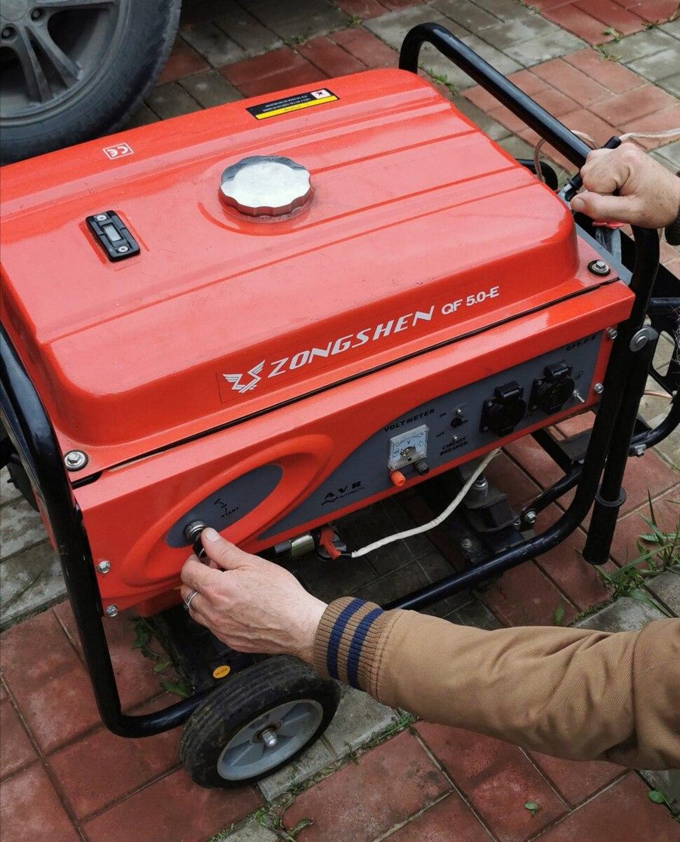 Отличный агрегат. Двигатель 13л.с. , 389 см3. Копия хондовского мотора GX390