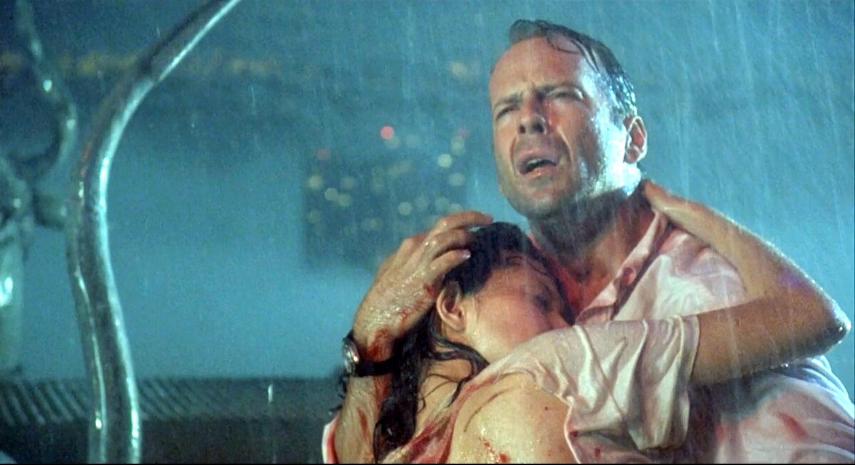 Брюс уиллис цвет ночи сцена в бассейне. Брюс уиллис цвет ночи. Цвет ночи 1994. Брюс уиллис в цвет ночи. Брюс уиллис в цвет ночи.